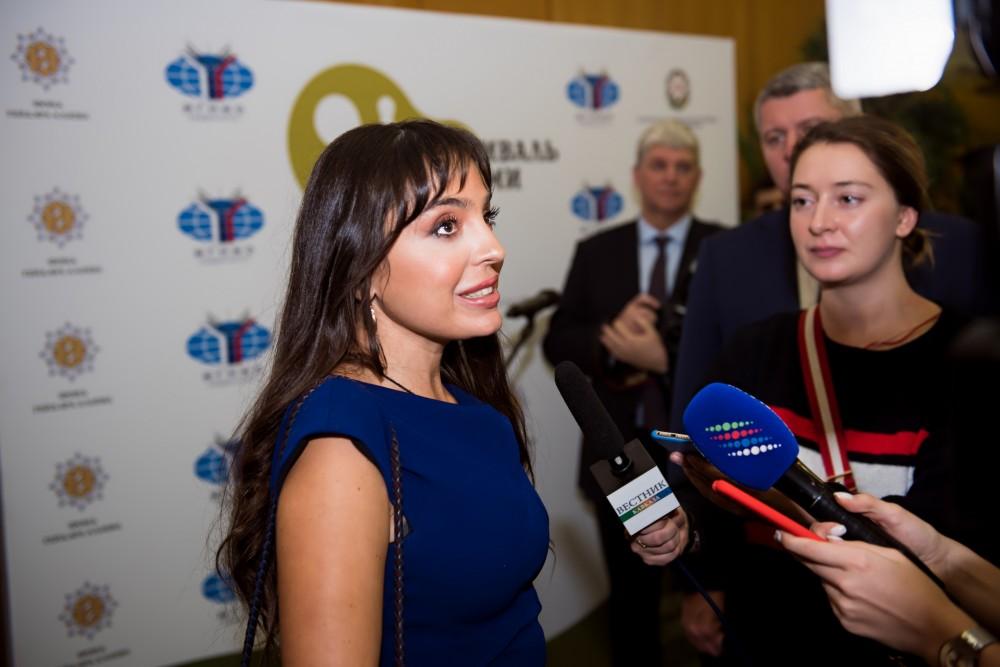 Вице-президент Фонда Гейдара Алиева Лейла Алиева приняла участие в торжественной церемонии открытия бюста Насими в Москве (ФОТО)