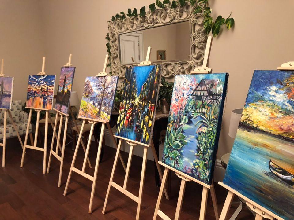 Посол Великобритании пригласила домой азербайджанских художников (ФОТО)