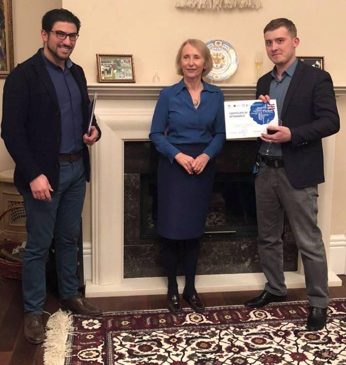 Посол Великобритании пригласила домой азербайджанских художников (ФОТО)