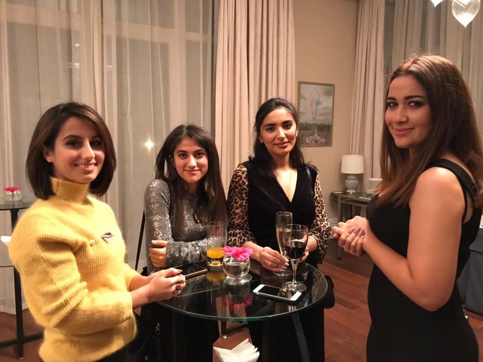 Посол Великобритании пригласила домой азербайджанских художников (ФОТО)