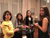 Посол Великобритании пригласила домой азербайджанских художников (ФОТО)