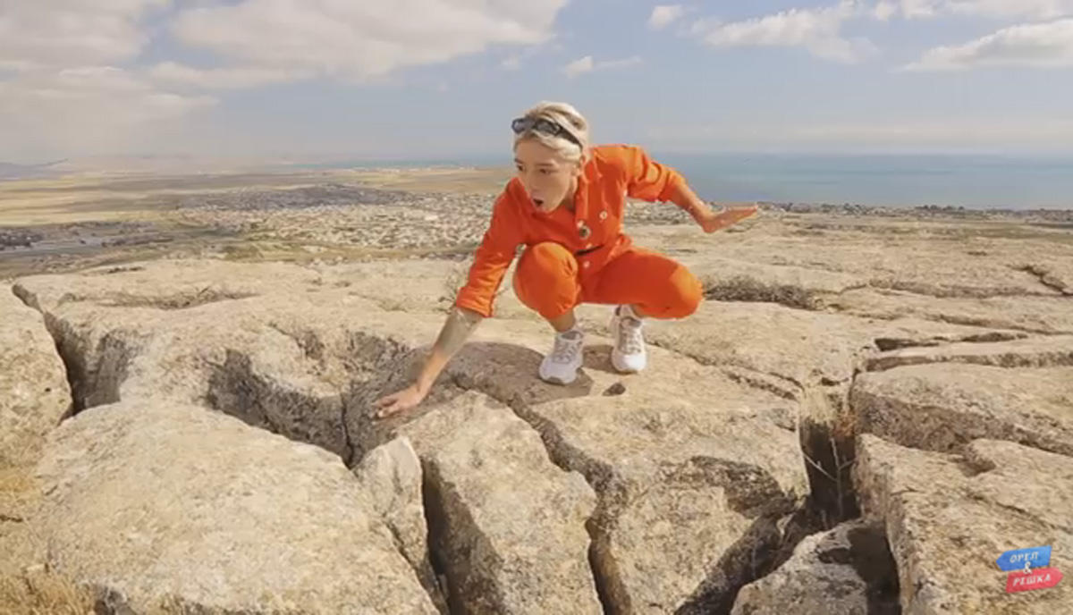 Погрузиться в грязевой вулкан и пройти обряд избавления от страхов: "Орел и решка" вновь в Баку (ФОТО)