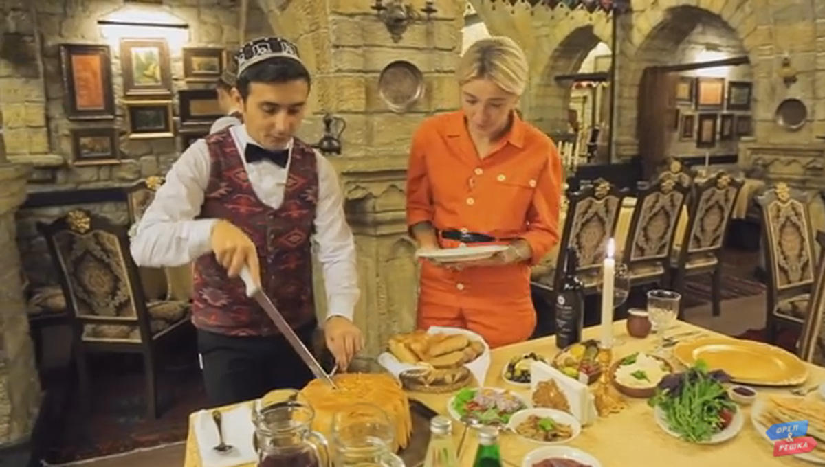 Погрузиться в грязевой вулкан и пройти обряд избавления от страхов: "Орел и решка" вновь в Баку (ФОТО)