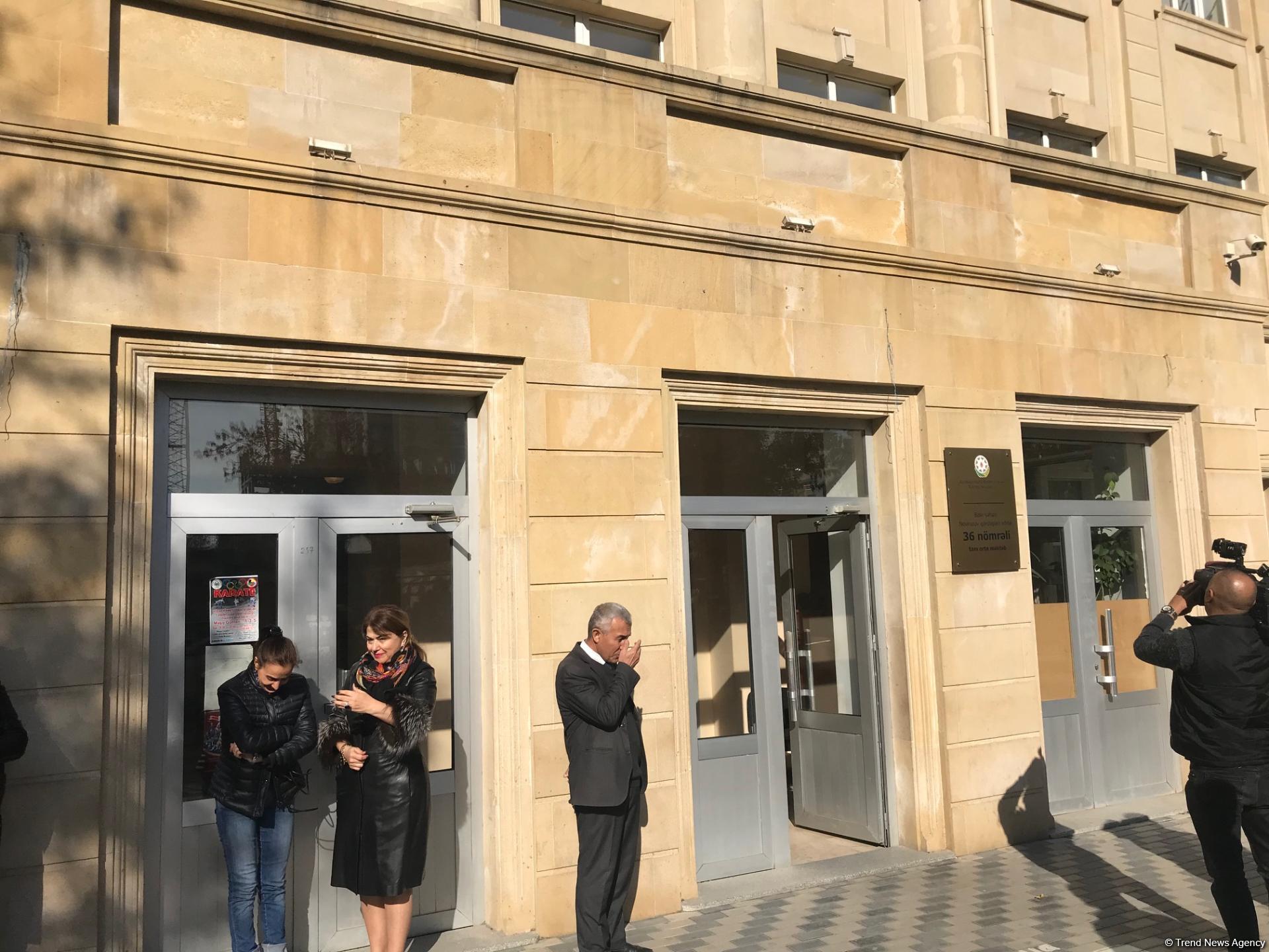 Воспитанники детсада и школьники посадили около 110 деревьев в Баку (ФОТО)