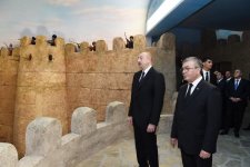 Президент Ильхам Алиев посетил мемориальный комплекс «Народная память» в Ашхабаде (ФОТО)