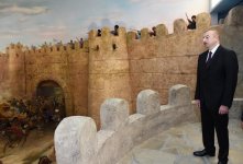 Президент Ильхам Алиев посетил мемориальный комплекс «Народная память» в Ашхабаде (ФОТО)