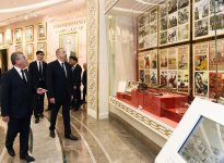 Президент Ильхам Алиев посетил мемориальный комплекс «Народная память» в Ашхабаде (ФОТО)