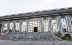 Президент Ильхам Алиев ознакомился в Ашхабаде с Национальным музеем туркменского ковра (ФОТО)