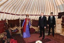 Президент Ильхам Алиев ознакомился в Ашхабаде с Национальным музеем туркменского ковра (ФОТО)