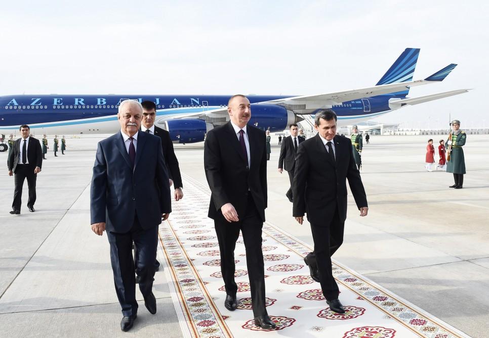 Президент Ильхам Алиев прибыл с официальным визитом в Туркменистан (ФОТО)