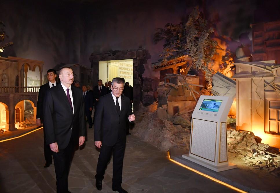 Президент Ильхам Алиев посетил мемориальный комплекс «Народная память» в Ашхабаде (ФОТО)