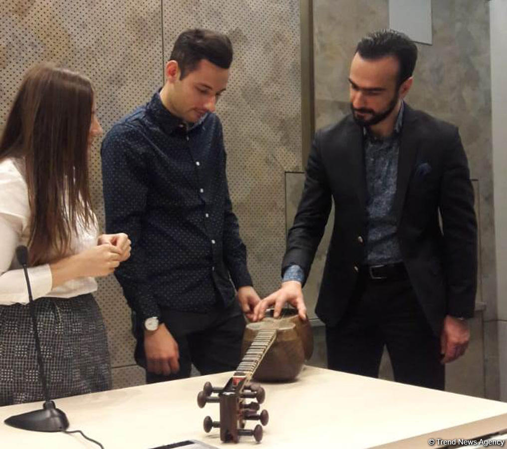 Феноменальные пальцы Петера Бенца удивили Баку (ВИДЕО, ФОТО)