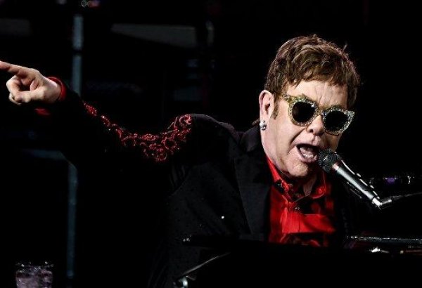 Элтон Джон отменил концерты в США