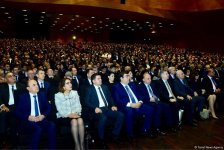 В Баку завершил свою работу XV съезд азербайджанских учителей (ФОТО)