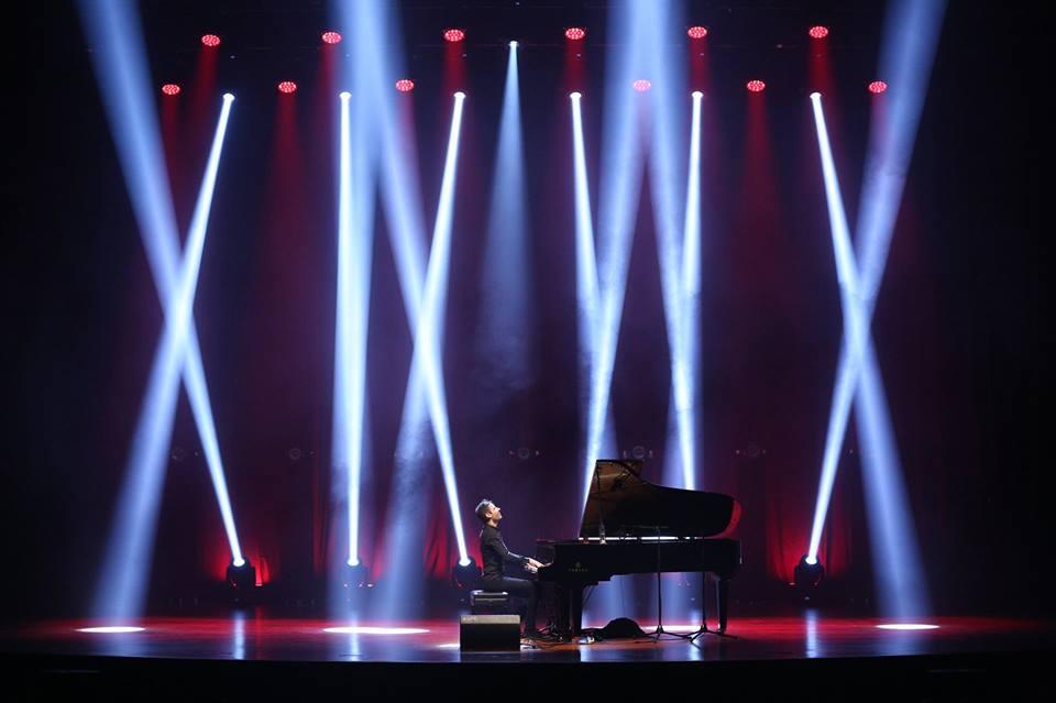 Феноменальные пальцы Петера Бенца удивили Баку (ВИДЕО, ФОТО)