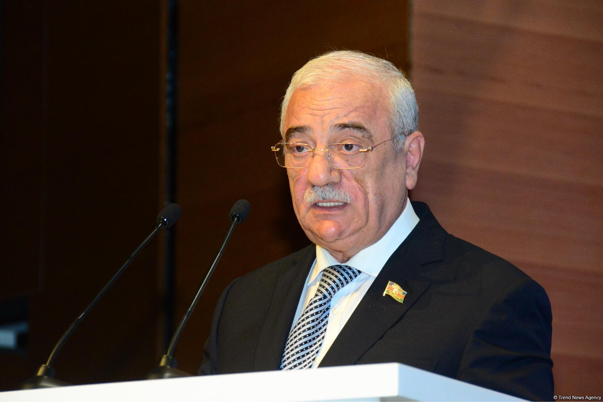 В Баку завершил свою работу XV съезд азербайджанских учителей (ФОТО)