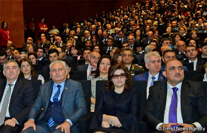 В Баку завершил свою работу XV съезд азербайджанских учителей (ФОТО)