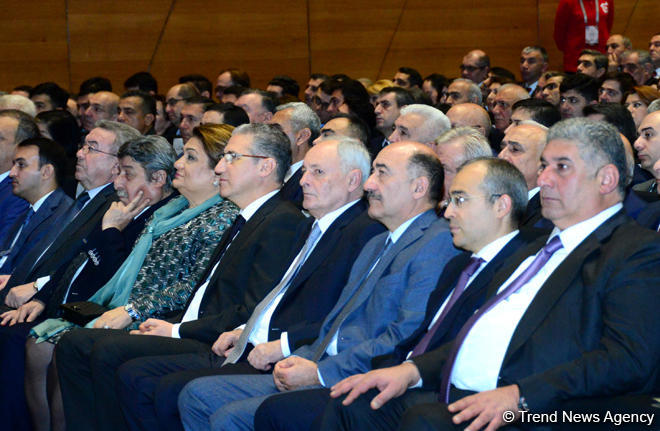 В Баку завершил свою работу XV съезд азербайджанских учителей (ФОТО)