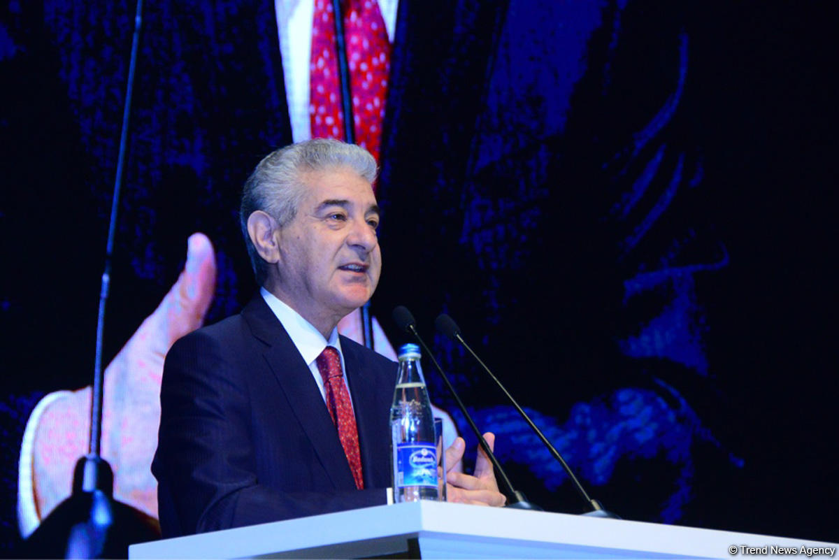 В Баку завершил свою работу XV съезд азербайджанских учителей (ФОТО)