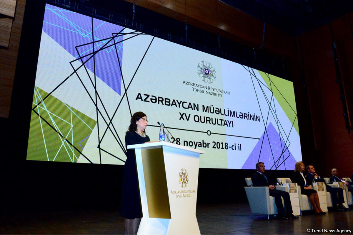 В Баку завершил свою работу XV съезд азербайджанских учителей (ФОТО)