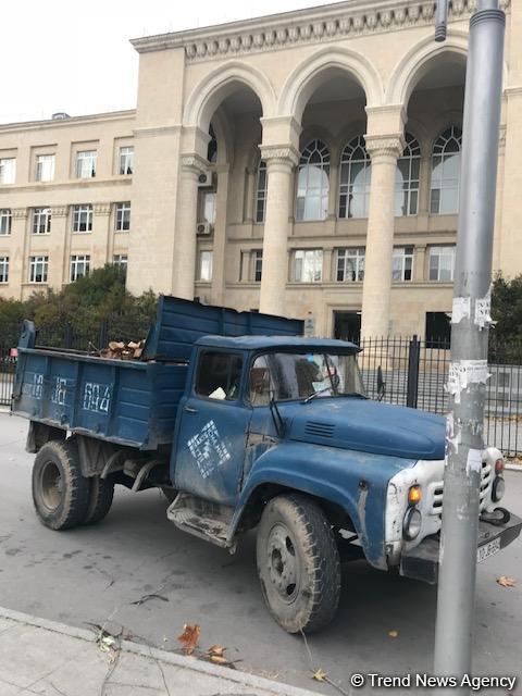 Последствия штормового ветра в Баку (ФОТО)