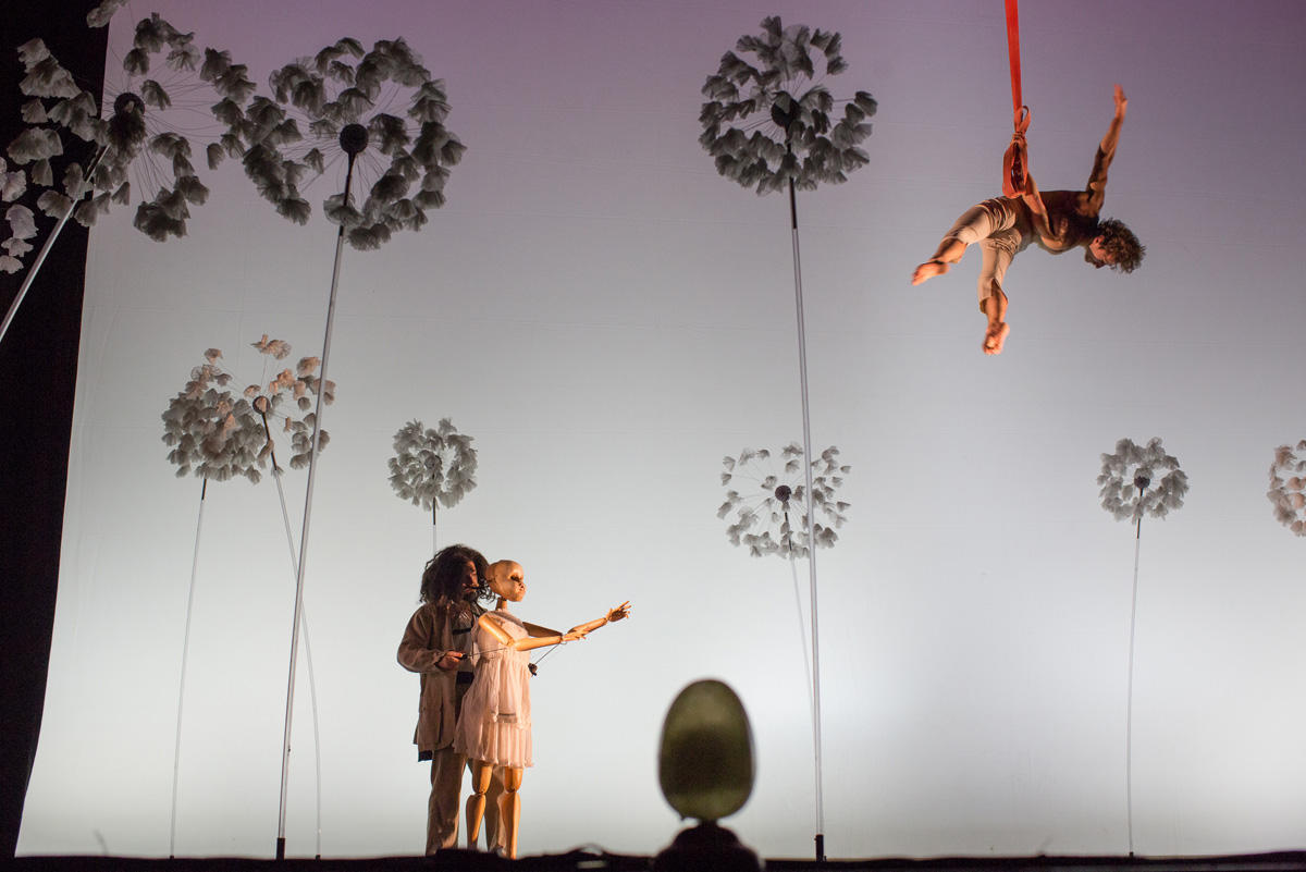 Сюрреализм Сальвадора Дали в Баку в акробатической поэме (ФОТО)