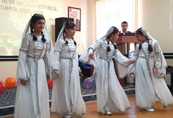 Культура народов России и Есенинская осень в Гяндже (ФОТО)