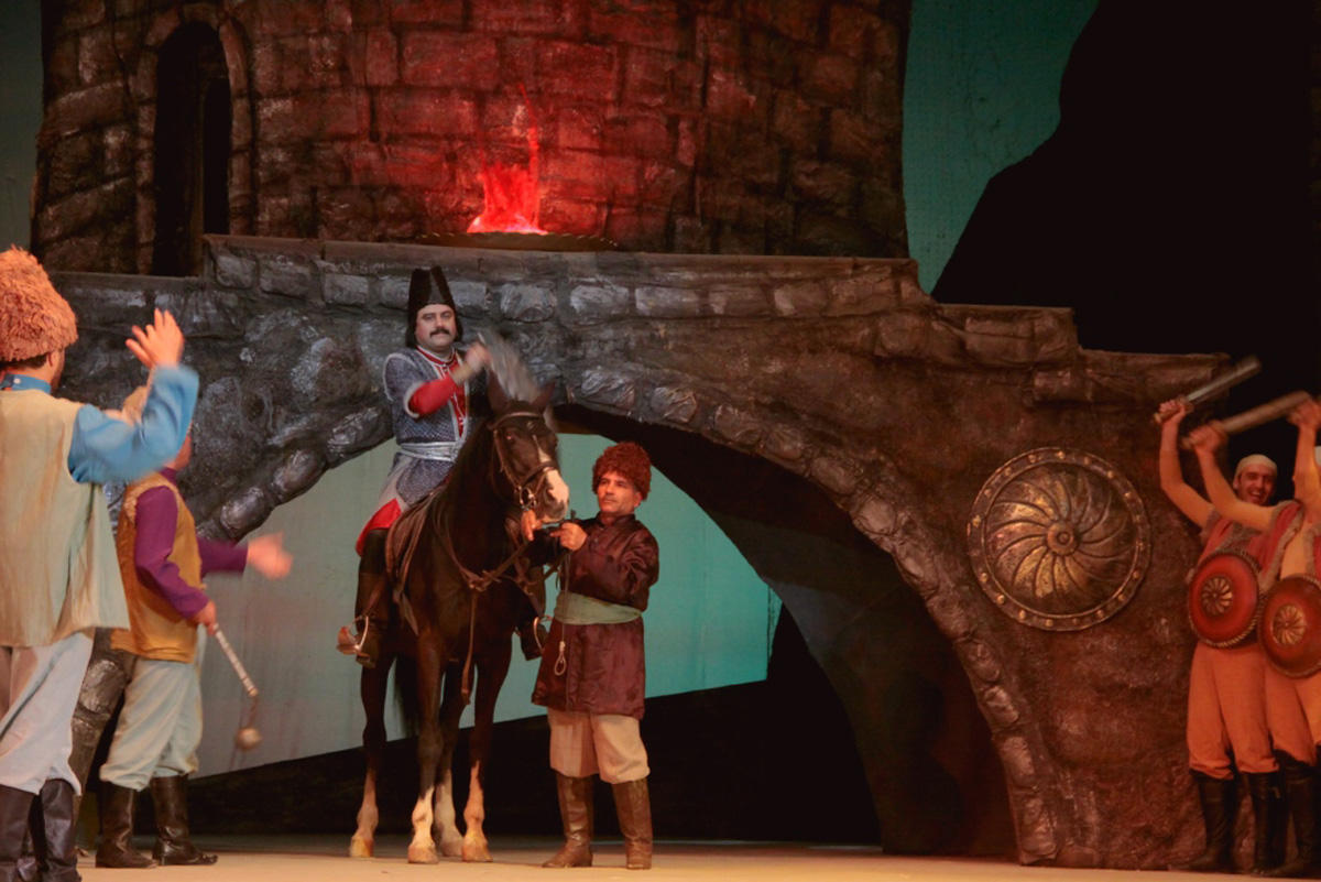 Грандиозный подарок  артистов на юбилей Таира Салахова (ФОТО)