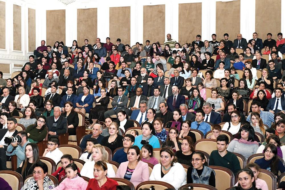 Азербайджанцы временно стали американцами (ФОТО)