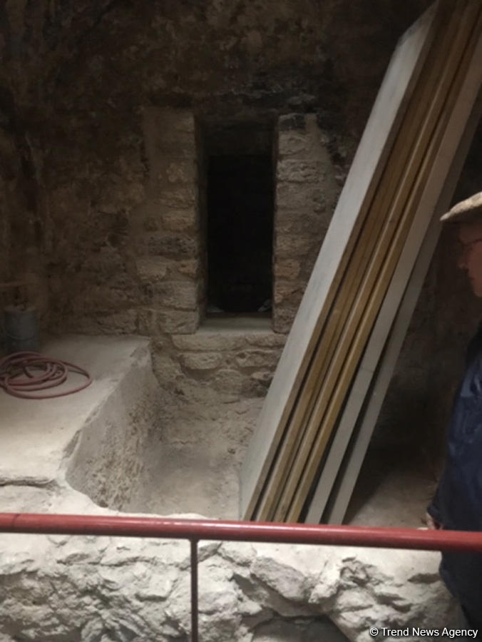 В Ичеришехер продолжается реконструкция средневековой бани (ФОТО)