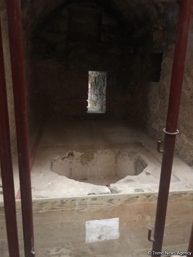 В Ичеришехер продолжается реконструкция средневековой бани (ФОТО)