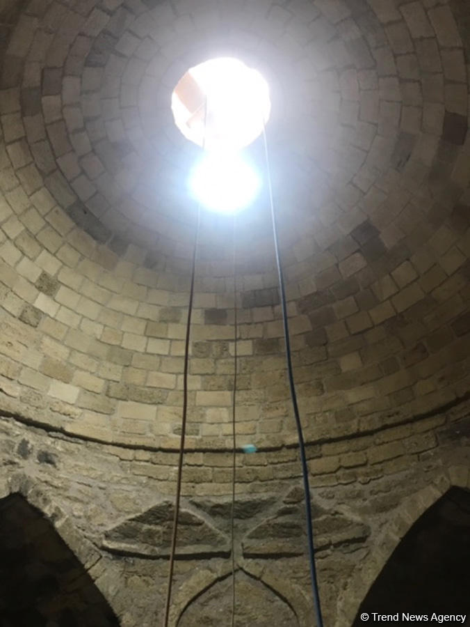 В Ичеришехер продолжается реконструкция средневековой бани (ФОТО)