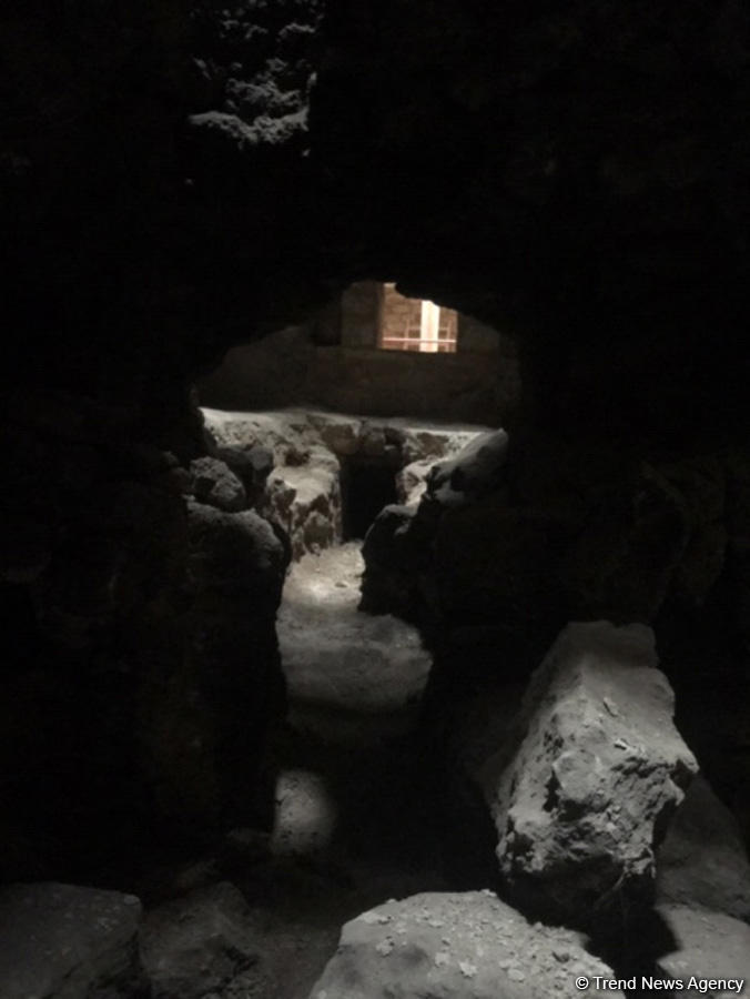 В Ичеришехер продолжается реконструкция средневековой бани (ФОТО)