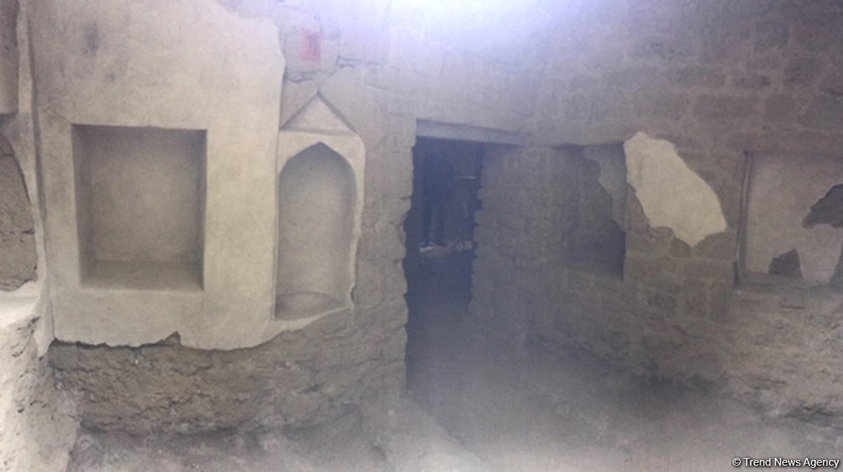 В Ичеришехер продолжается реконструкция средневековой бани (ФОТО)