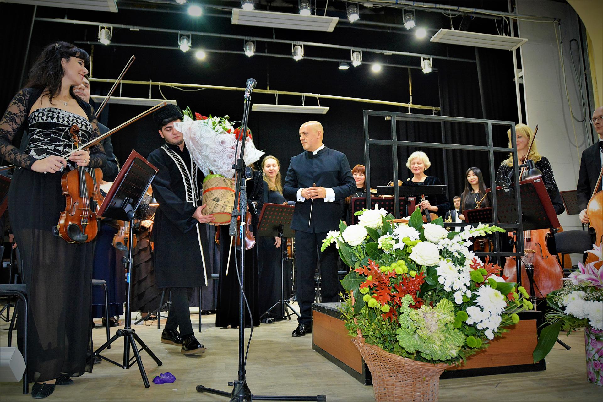 В Днепре прошел торжественный вечер в честь 100-летия АДР и Гара Гараева (ФОТО)