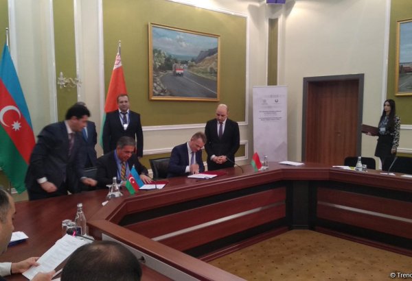 В Баку в рамках азербайджано-белорусского бизнес-форума в сфере ИКТ подписаны документы (ФОТО)