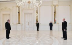 Президент Ильхам Алиев принял верительные грамоты послов ряда стран (ФОТО)