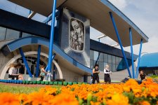 Аэропорт Сургута в честь Фармана Салманова – Мадонна с младенцем, интересные факты (ФОТО)