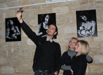 Красивое отцовство в Баку: мир двух мужчин - трехнедельного малыша и его отца (ФОТО)