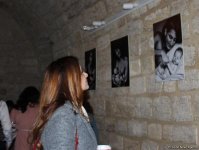 Красивое отцовство в Баку: мир двух мужчин - трехнедельного малыша и его отца (ФОТО)