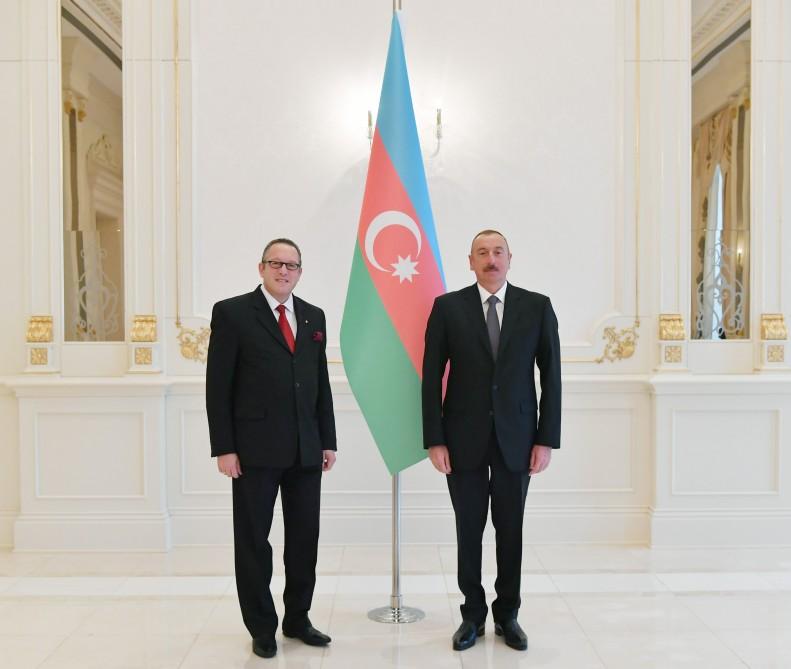 Президент Ильхам Алиев принял верительные грамоты послов ряда стран (ФОТО)