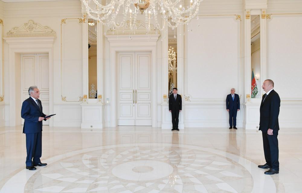 Президент Ильхам Алиев принял верительные грамоты послов ряда стран (ФОТО)