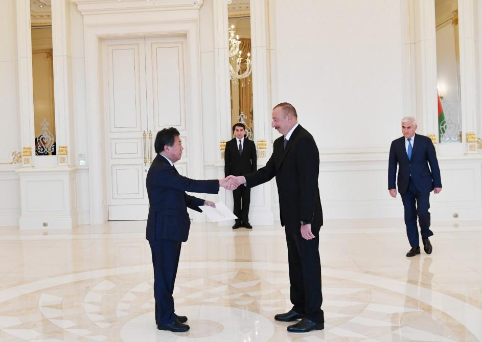 Президент Ильхам Алиев принял верительные грамоты послов ряда стран (ФОТО)