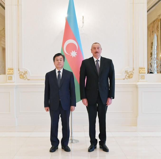 Президент Ильхам Алиев принял верительные грамоты послов ряда стран (ФОТО)