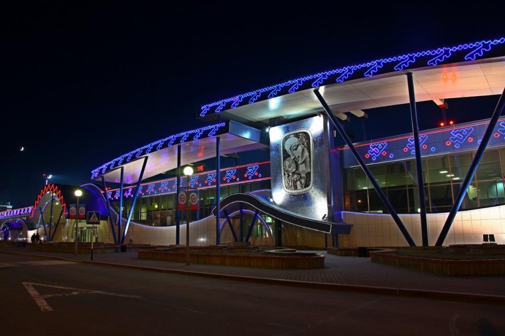 Аэропорт Сургута в честь Фармана Салманова – Мадонна с младенцем, интересные факты (ФОТО)