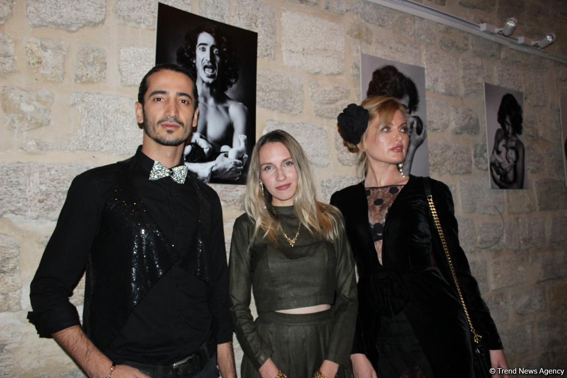 Красивое отцовство в Баку: мир двух мужчин - трехнедельного малыша и его отца (ФОТО)