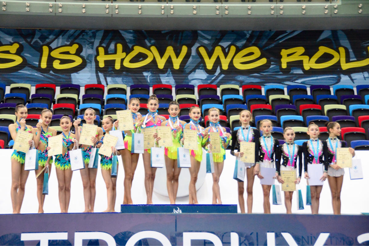 Состоялась церемония награждения победителей в групповых упражнениях 25-го первенства Азербайджана по художественной гимнастике (ФОТО)