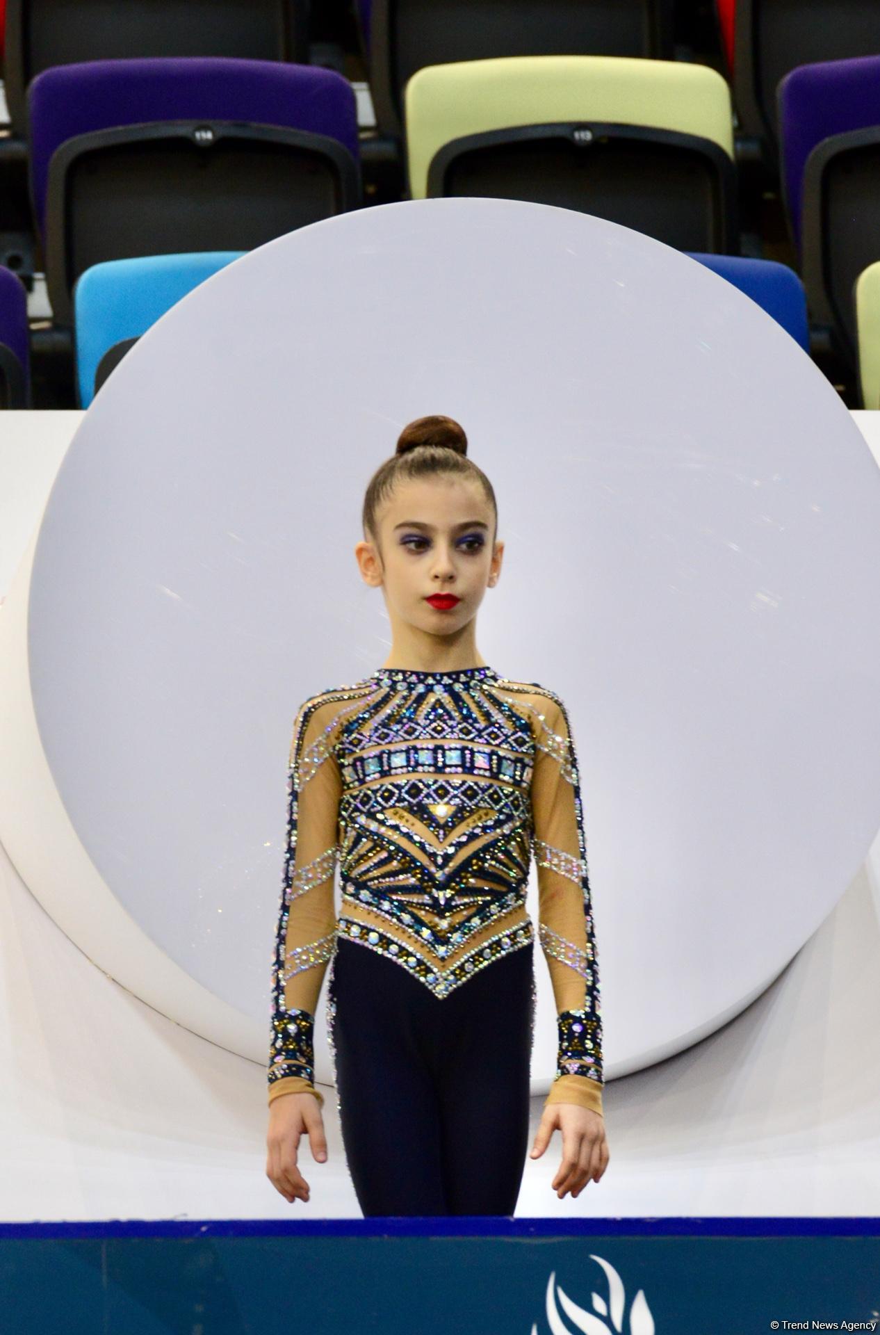 Прошла церемония награждения призеров третьего дня соревнований 25-го первенства Азербайджана по художественной гимнастике (ФОТО)