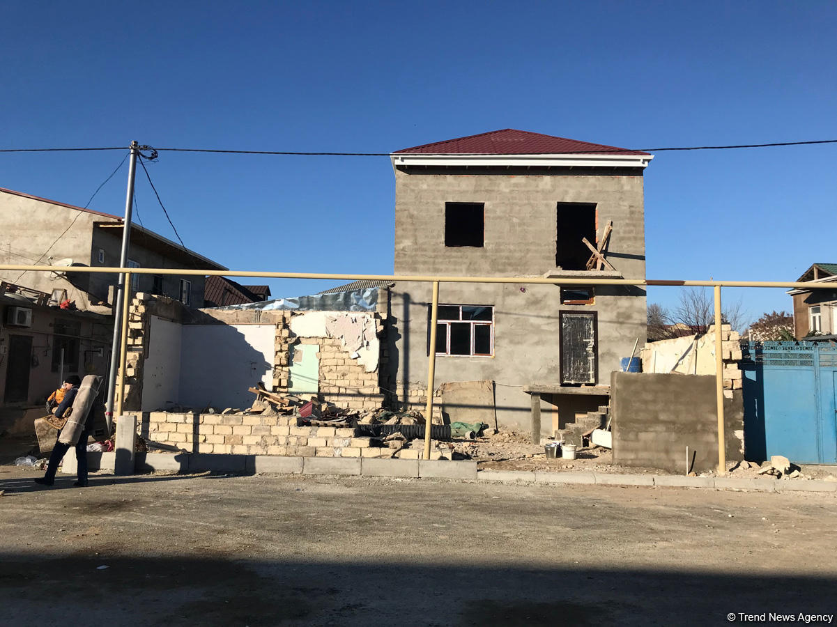 В Баку близится к завершению строительство новой автодороги