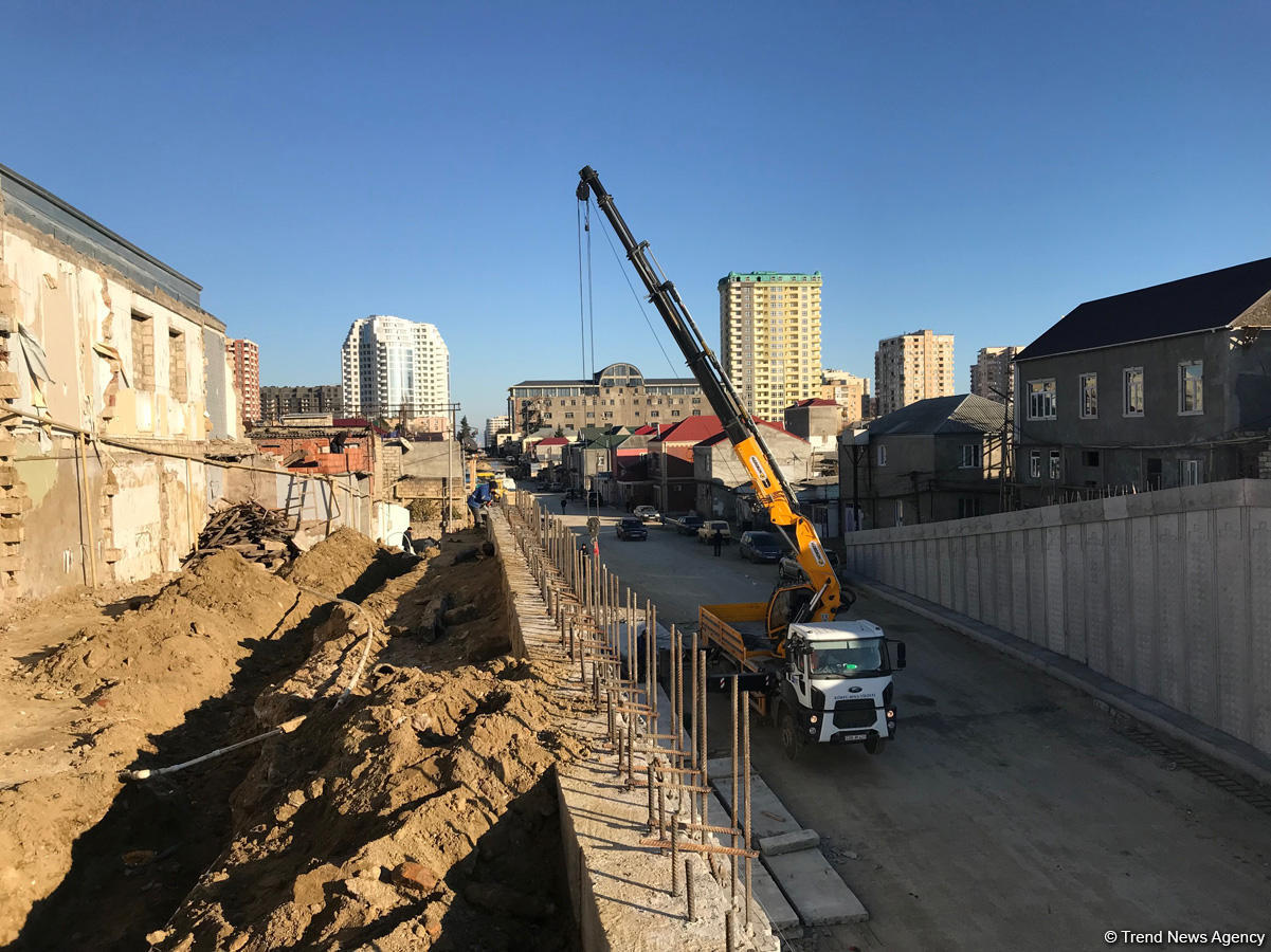 В Баку близится к завершению строительство новой автодороги